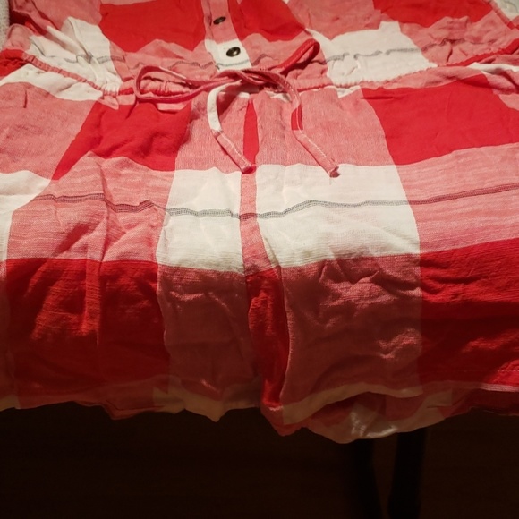 Gingham Picnic Romper with adjustable straps - Picture 3 of 4